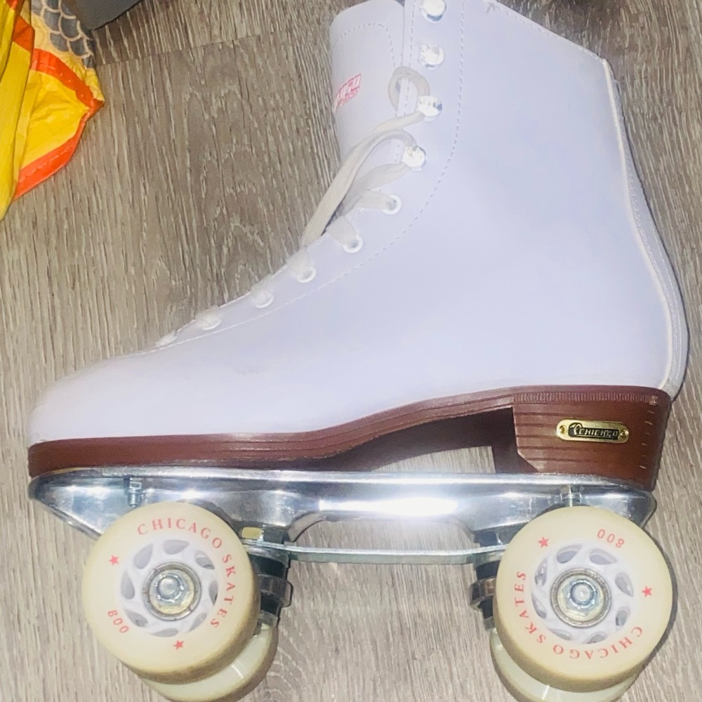 Chicago Skates White Quad Roller Skates – Size 7 | Great Condition